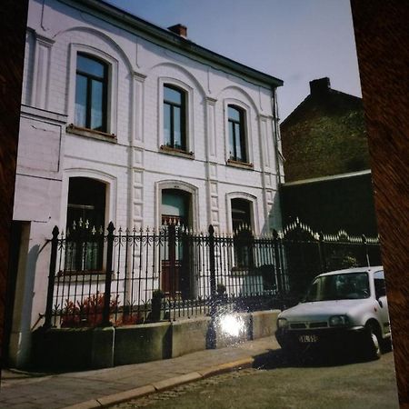 B And B Comme Chez Soi La Hestre Bagian luar foto