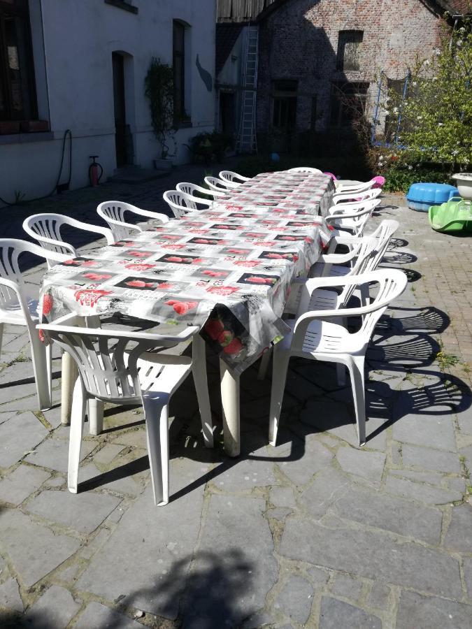 B And B Comme Chez Soi La Hestre Bagian luar foto